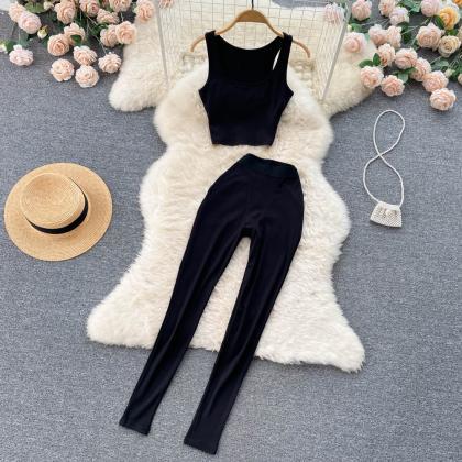 Knitted suit Sleeveless Square Neck..