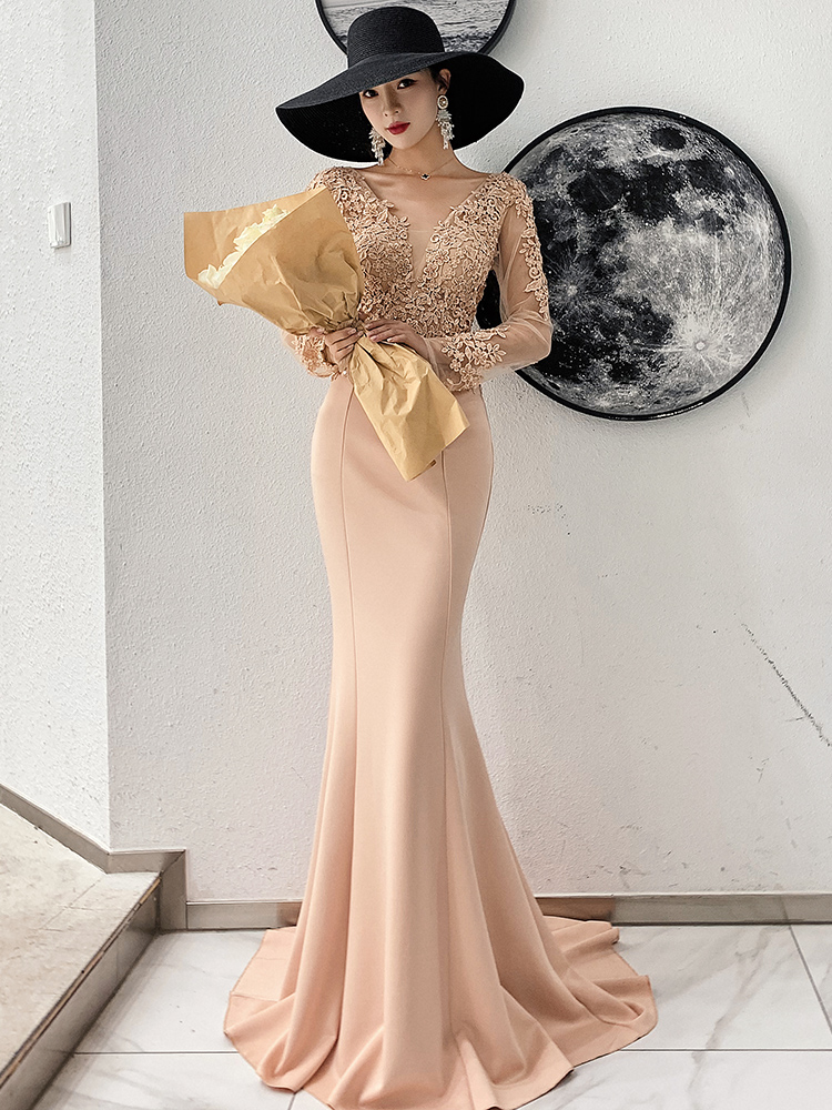 Charming Long Sleeved V Neck Appliqued Prom Dress,mermaid Evening Dress With Train