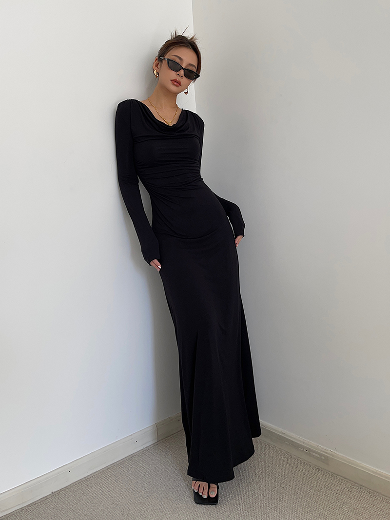 Long-sleeved Dress With Dangling Collar And Narrow Waist