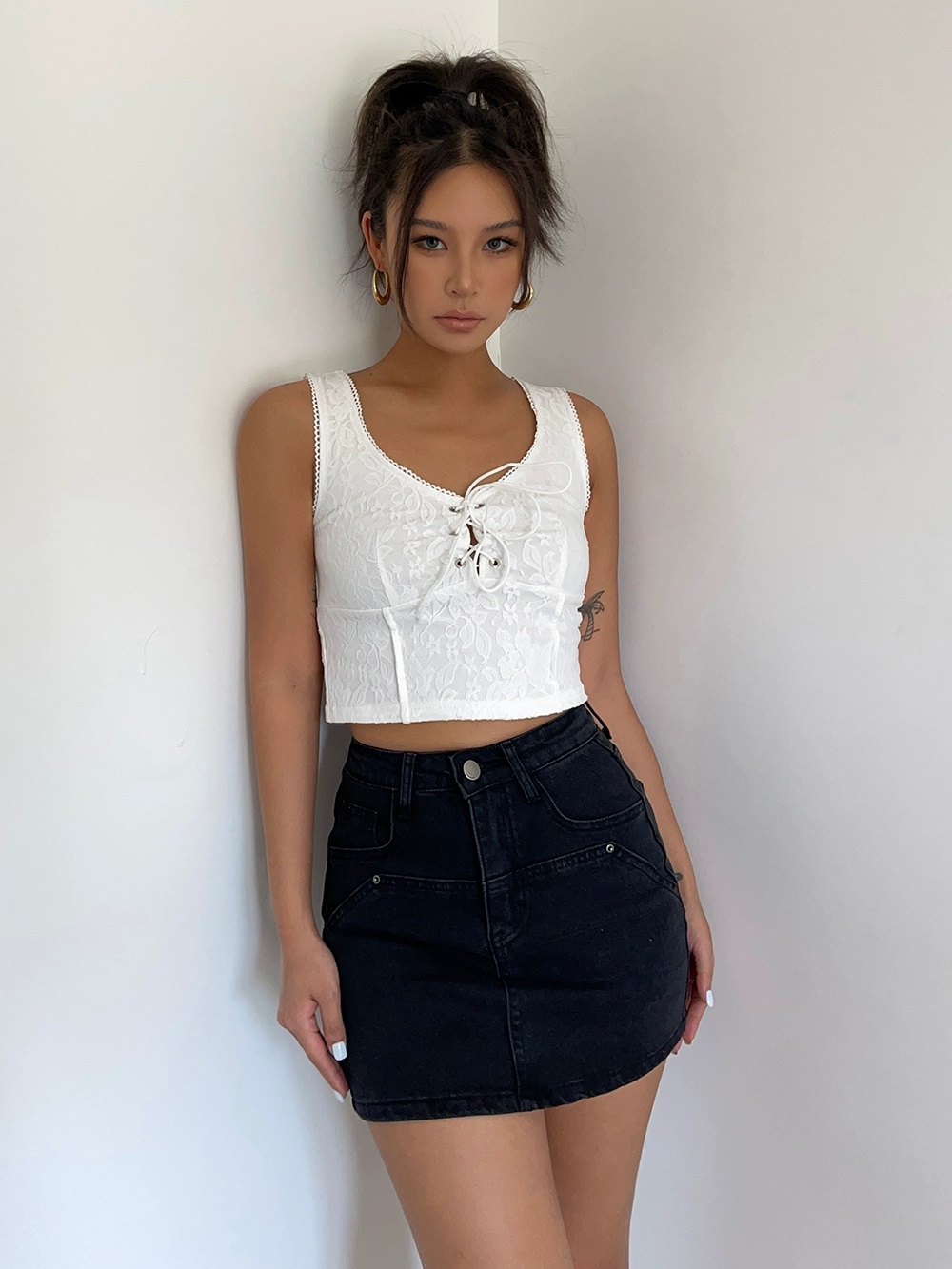 Lace-up Sleeveless Vest White Cropped Top